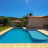Casa de Campo Ampla com Piscina e Churrasqueira