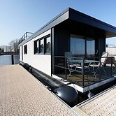Stylish Boathouse on Lake Sneeker