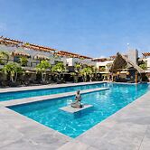 Aldea Thai Studios Steps to Beach & 5th