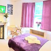 5Br House-sleeps12-garden-familyfriendly