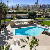 Mid-mod Krisel Getaway Walkable on El Paseo