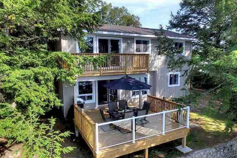 Luxury Waterfront Retreat in Highlands East - Ridgestone Cottage