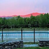 WOW New Spectacular Franconia Home - History - Views - Fire pit - hot 