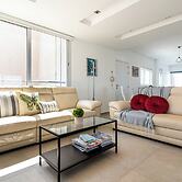 Panoramic 2-BR Apt & Balcony in Larnca