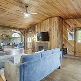 Great for Groups! Spacious Melcroft Home w/ Deck