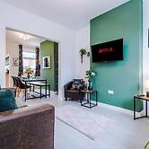 Stunning 3-bed House Amazing Location Sleeps 5