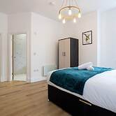 NEW Spacious Flat Ideal for Business Sleeps 4