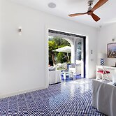 De Vivo Realty - Villa Blue Skyline
