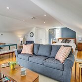 Walk to Coast! Convenient Cottage in Dtwn Madison