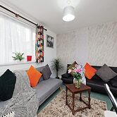 House Sleeps 14 With Enclosed Garden