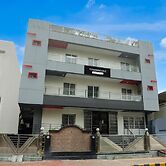 Townhouse Mumfordganj APS Inn