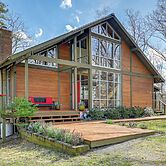Fun w/ Family! Lakefront Gem in Jamestown w/ Dock