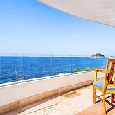 Lavish Seaside Escape With Oceanfront Views, Amazing Pool & Pool spa