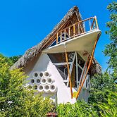 Relaxing Apartment With Mini Pool & High-speed Internet - Explore Loca