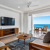 Luxurious Upscale Condo w/ Wraparound Oceanfront View & Shared Pool