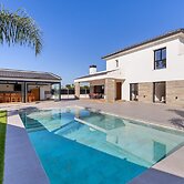 Palm Breeze Villa by Fidalsa