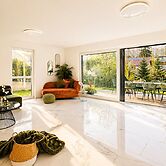 Quiet Luxury 4BR With1LR Garden Villa