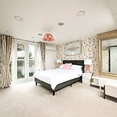 Windsor 5-bed House - Stroll to Castle - Sleeps 13