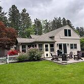 Saratoga Cottage 2br Near Track & Lake 2 Bedroom Home