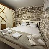 White Stone Apartments - Ground Floor