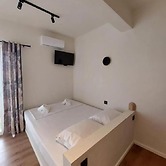 Chavalon Apartments