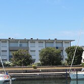 Cozy Flat Overlooking the Harbour