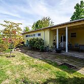Sunflower Studio - 7 Minutes To Uo & 4 Minutes To Downtown 1 Bedroom S
