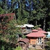 Hillside Deck Cottages - Rustic Pnw Retreat 2 Bedroom Cottage