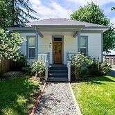 White Lotus - Minutes To Downtown 2 Bedroom Home