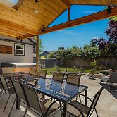 The Mixture - Hot Tub, Fire Pit & Covered Outdoor Dining 3 Bedroom Hom