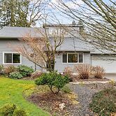 Oakway Oasis - 6 Minutes To Autzen 4 Bedroom Home