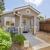 Cozy Casita - Minutes To Autzen & Downtown 1 Bedroom Home