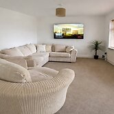 3 Bed Bungalow With Large Garden & BBQ