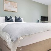 Stylsih 3BR House - Sleeps 5 - Near City Centre - Free Parking