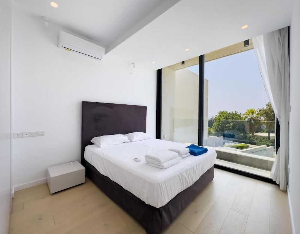 Sunset Park Villa