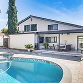 < 2 Mi to Csun! High-end Retreat w/ Outdoor Oasis
