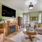 'Be Still in the Hills' Laurelville Home, Hot Tub