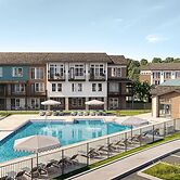 Landing Apartments Austin near Las Cimas