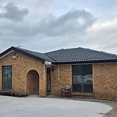 Charming 3-bedroom House Rental in Sydney