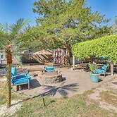 Fenced Yard! Family Getaway 6 Mi to Carolina Beach