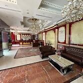 Clifton International Hotel