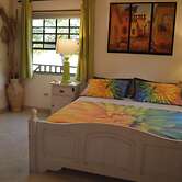 Yellow Bird Apartment