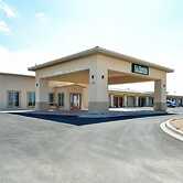 La Bonita Inn & Suites