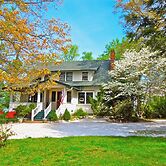 Oakland Cottage Bed & Breakfast