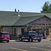 Junction Inn Suites & Conference Center