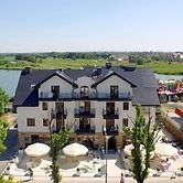 Marina Mielno z widokiem na Jezioro