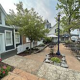 Harbour Square Suites