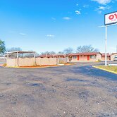 Capital O Hotel Beeville - US 181