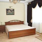 Dynasty Apartments