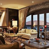 Nefeles Mainalon Luxury Residences & Lounge